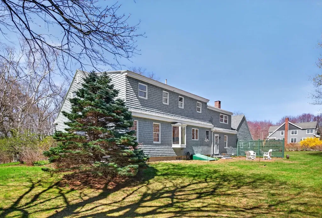 16 Mast Road Falmouth ME 04105