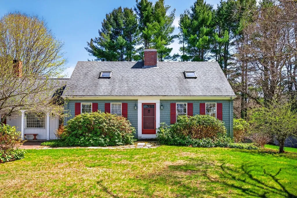 16 Mast Road Falmouth ME 04105