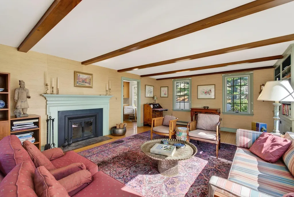 16 Mast Road Falmouth ME 04105
