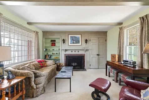 16 Mast Road Falmouth ME 04105