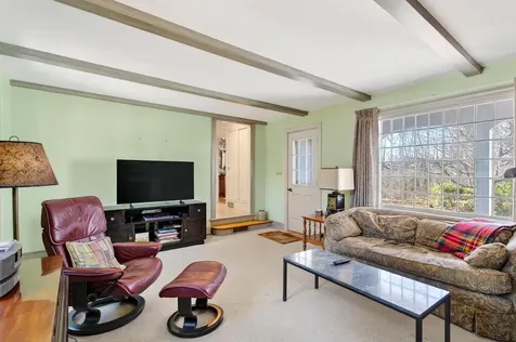 16 Mast Road Falmouth ME 04105