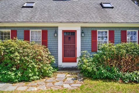 16 Mast Road Falmouth ME 04105