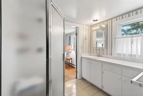 16 Mast Road Falmouth ME 04105