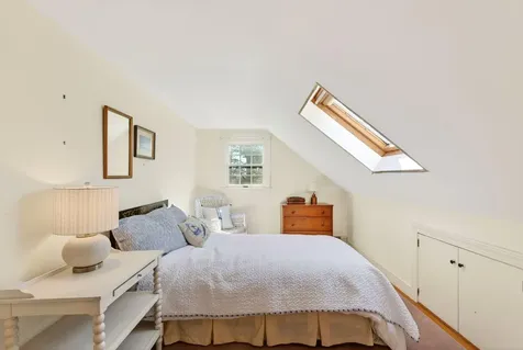 16 Mast Road Falmouth ME 04105