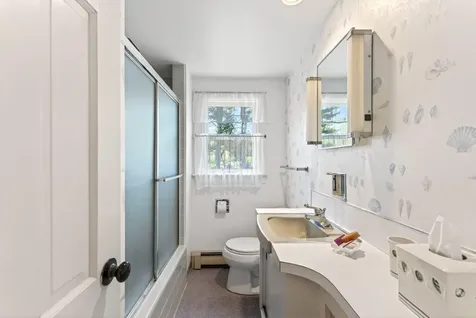 16 Mast Road Falmouth ME 04105