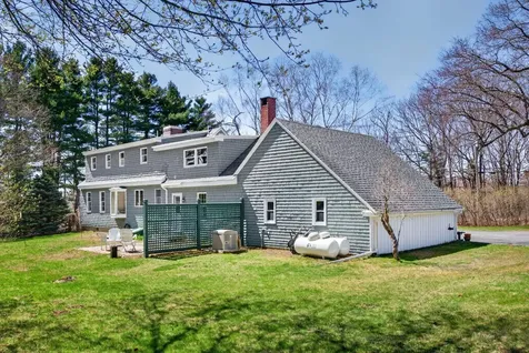 16 Mast Road Falmouth ME 04105