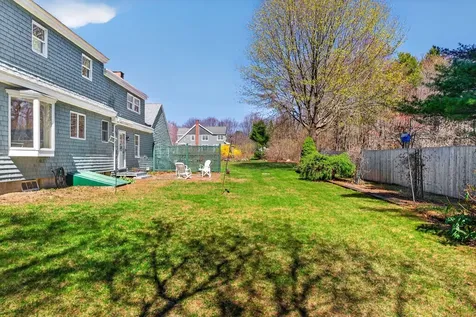 16 Mast Road Falmouth ME 04105