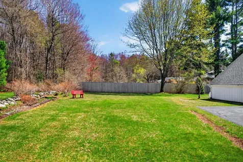 16 Mast Road Falmouth ME 04105