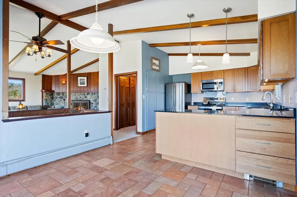 10 Sunset Drive Holden ME 04429