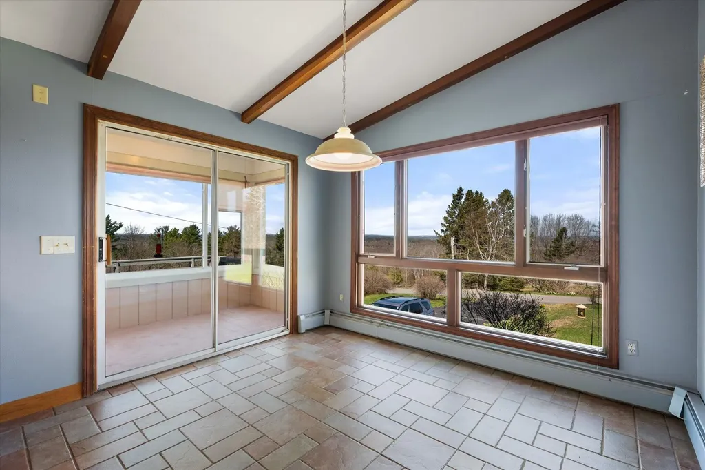 10 Sunset Drive Holden ME 04429