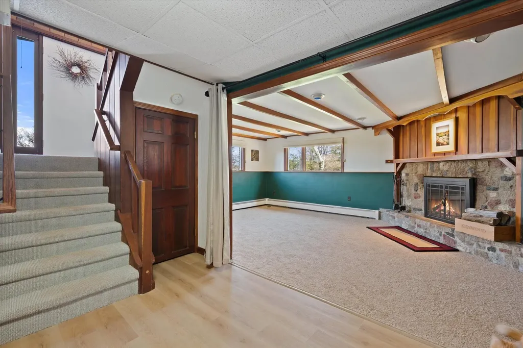 10 Sunset Drive Holden ME 04429