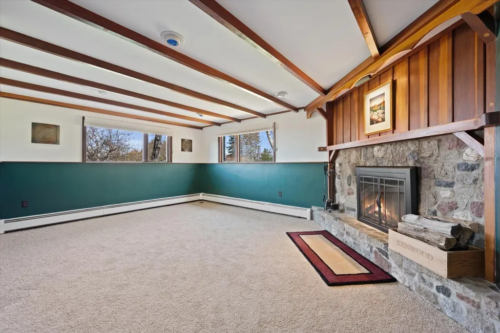 10 Sunset Drive Holden ME 04429