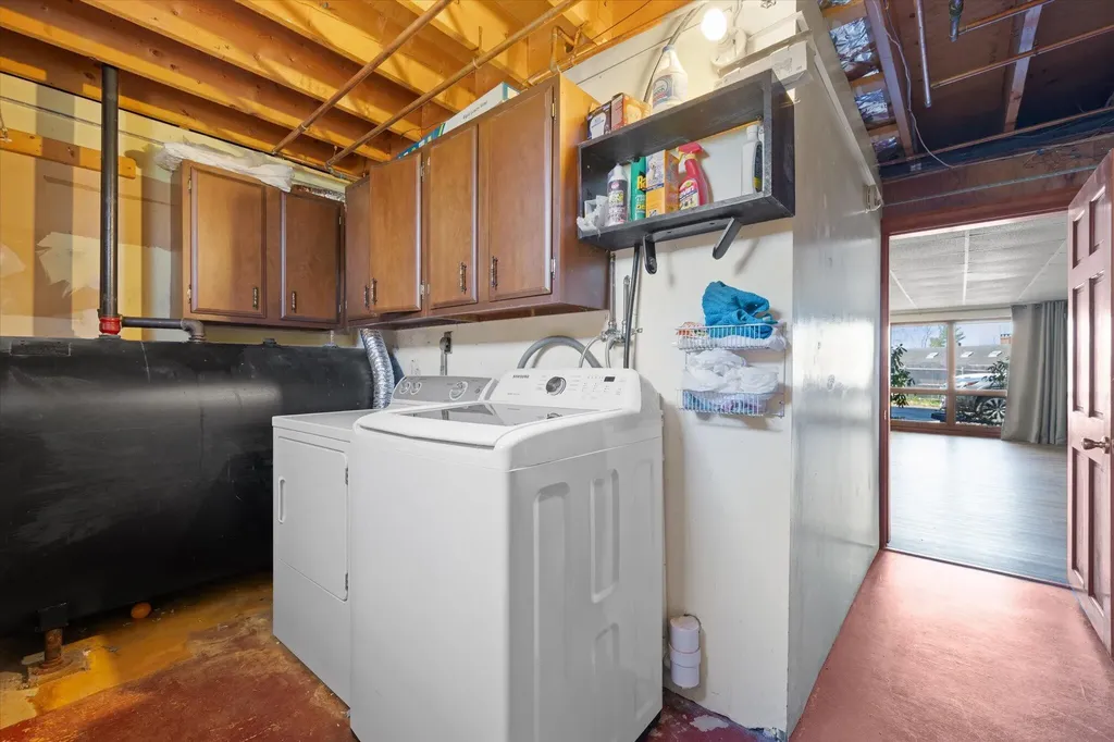 10 Sunset Drive Holden ME 04429