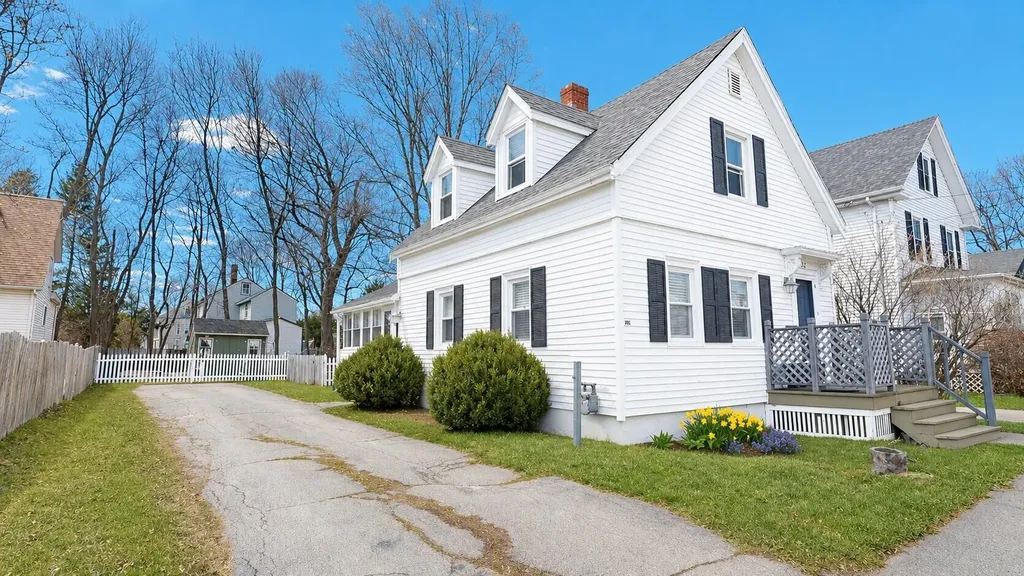 232 Grove Street Bangor ME 04401