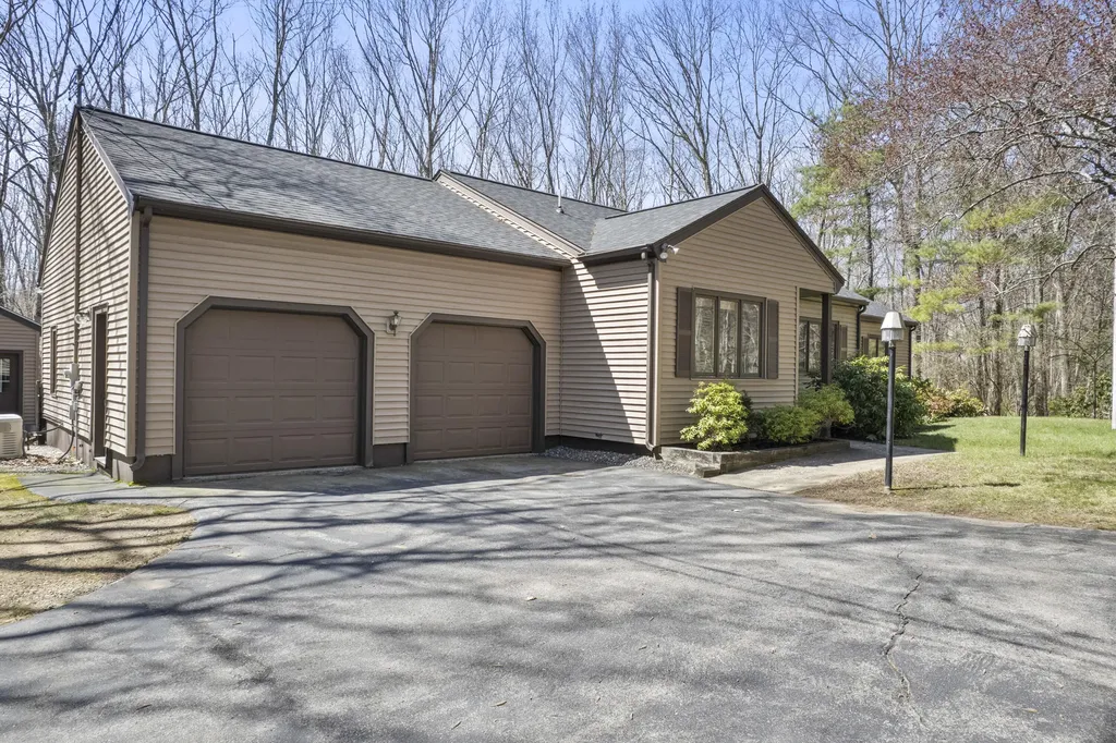 24 Bluestone Lane York ME 03909