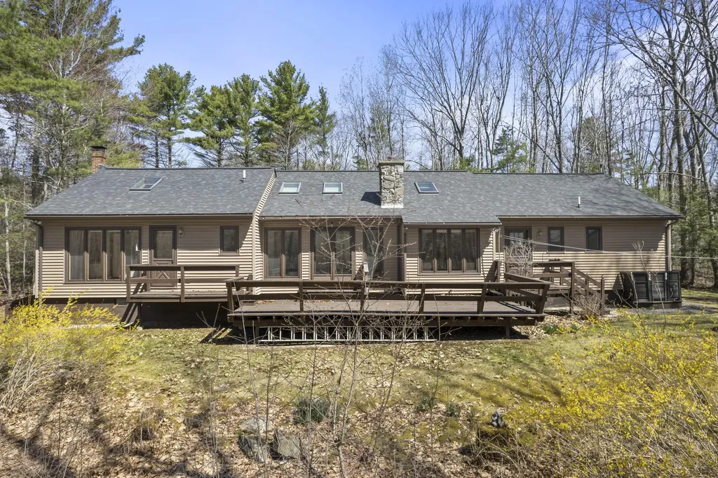 24 Bluestone Lane York ME 03909
