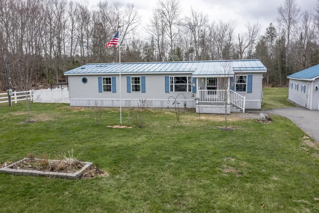 52 Cross Road Bucksport ME 04416
