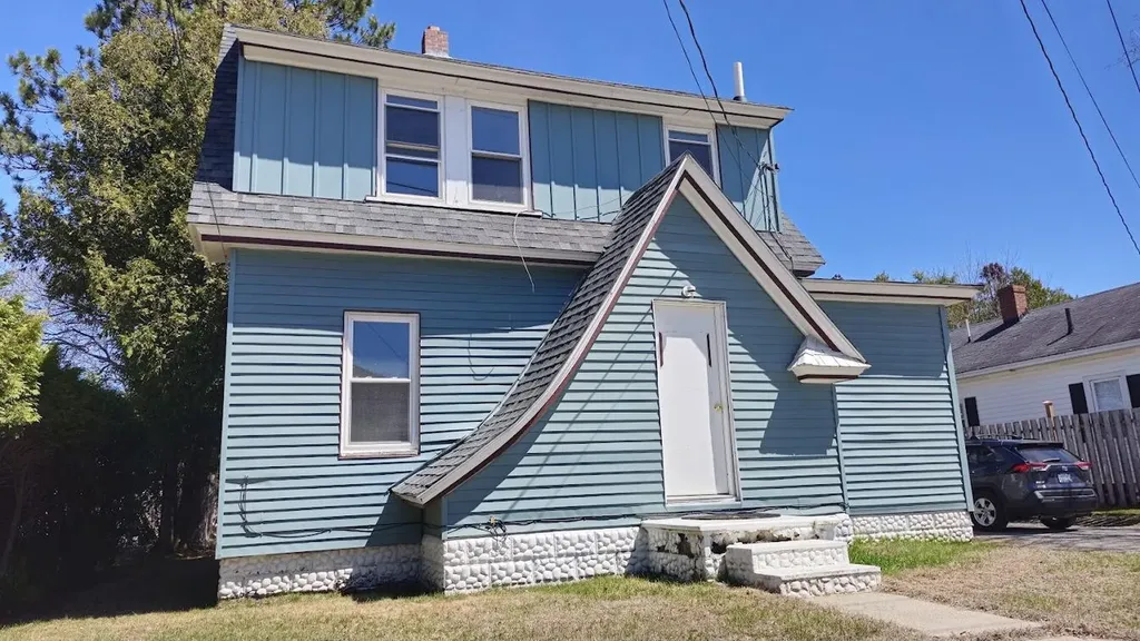 121 Bates Street Millinocket ME 04462