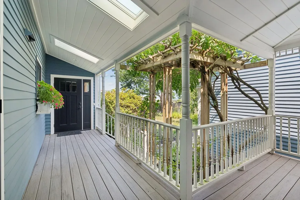 71 Myrtle Avenue South Portland ME 04106