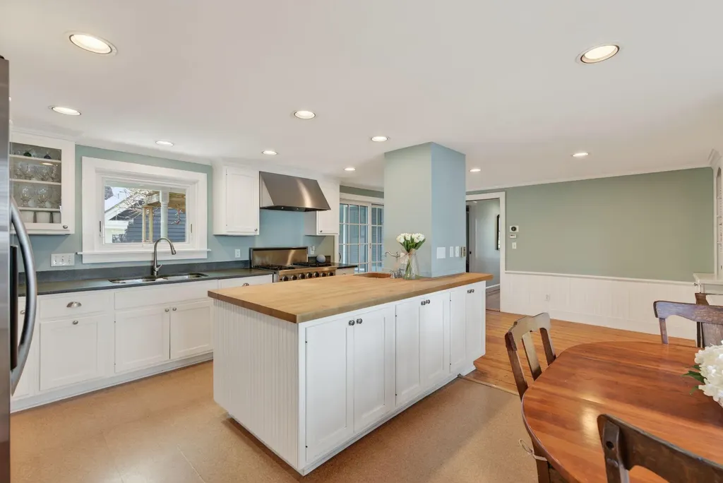 71 Myrtle Avenue South Portland ME 04106