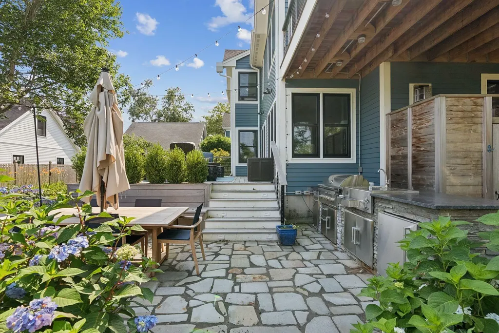 71 Myrtle Avenue South Portland ME 04106