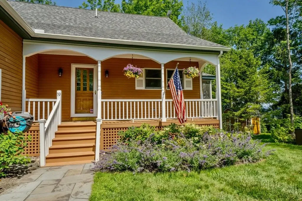 19 Glenview Lane Belfast ME 04915