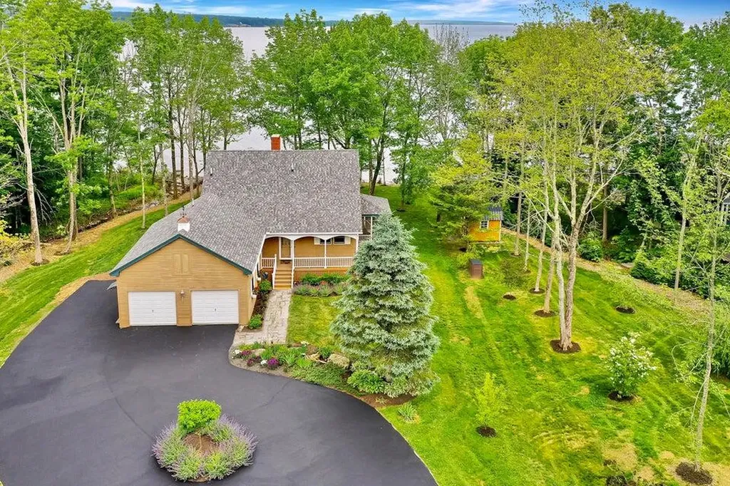19 Glenview Lane Belfast ME 04915