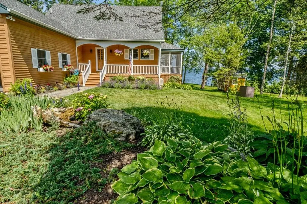 19 Glenview Lane Belfast ME 04915