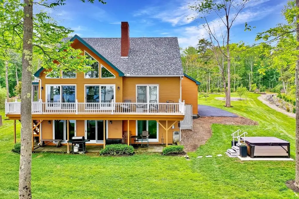 19 Glenview Lane Belfast ME 04915