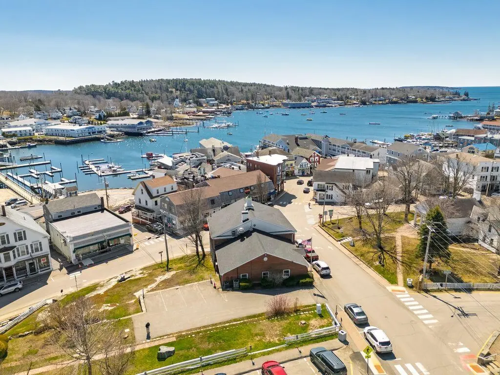 4 Townsend Avenue Boothbay Harbor ME 04538