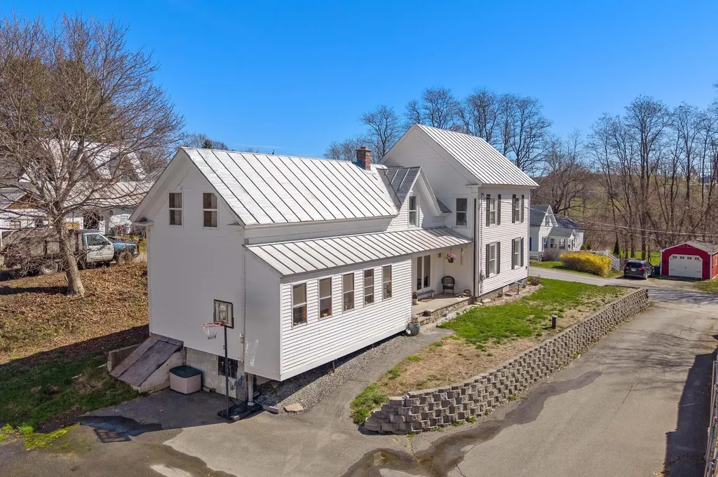 28 Easy Street Canaan ME 04924