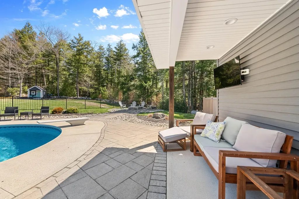 11 Crossridge Drive Windham ME 04062