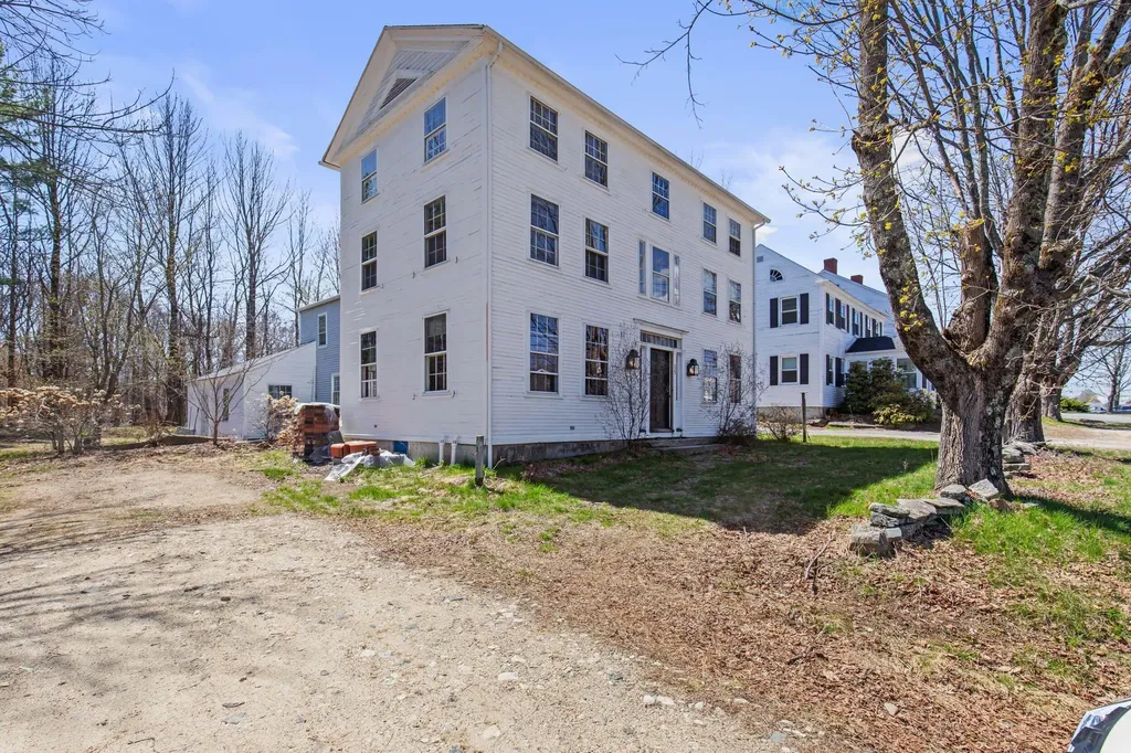 15 Ossipee Trail E Standish ME 04084