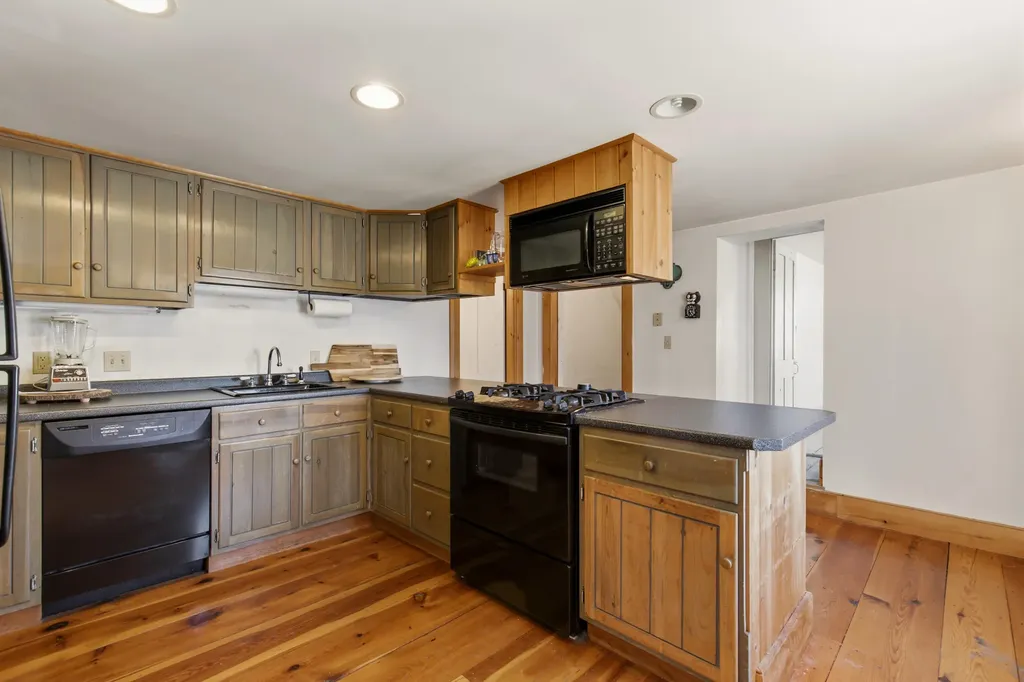 15 Ossipee Trail E Standish ME 04084