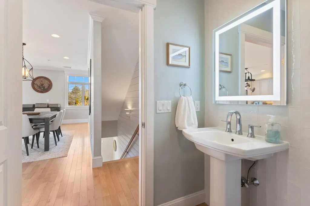 19 Bridge Street Kittery ME 03904