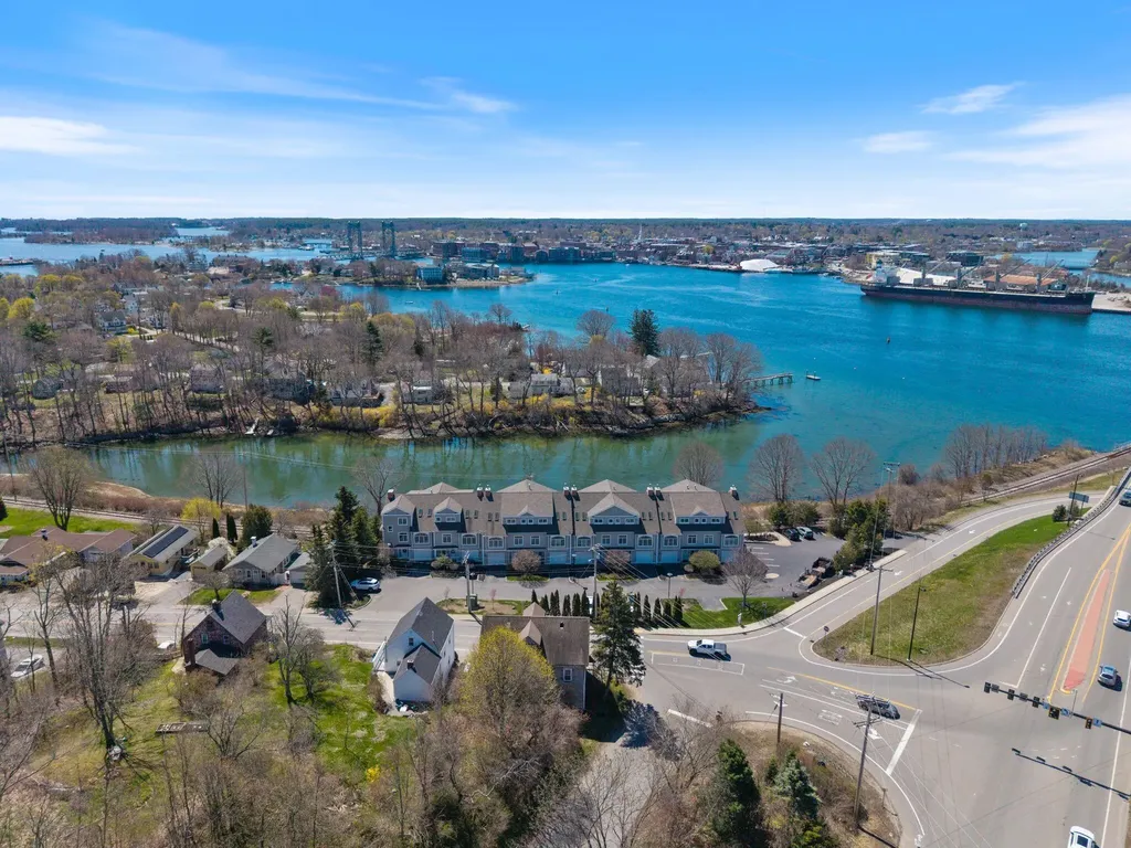 19 Bridge Street Kittery ME 03904