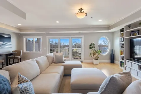 19 Bridge Street Kittery ME 03904