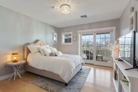 19 Bridge Street Kittery ME 03904