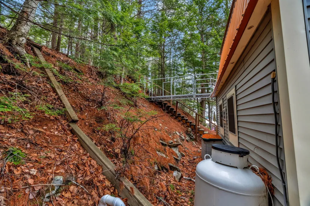 12 Paradise Cove Clifton ME 04428