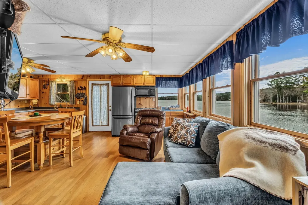 12 Paradise Cove Clifton ME 04428