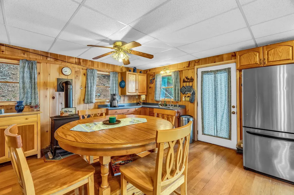 12 Paradise Cove Clifton ME 04428