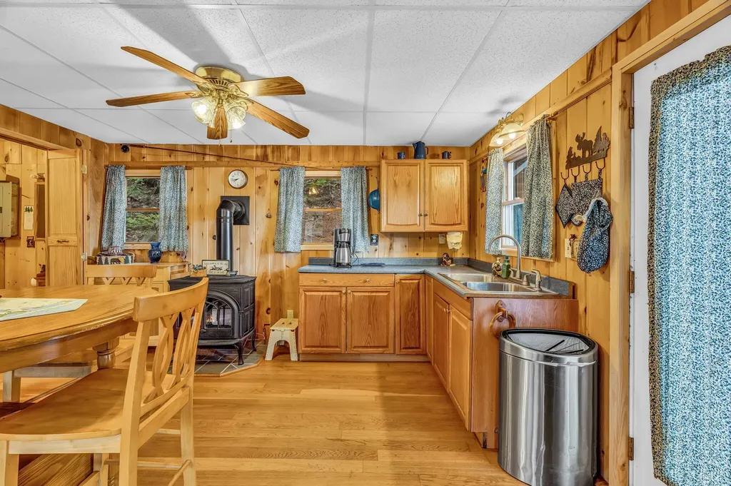 12 Paradise Cove Clifton ME 04428