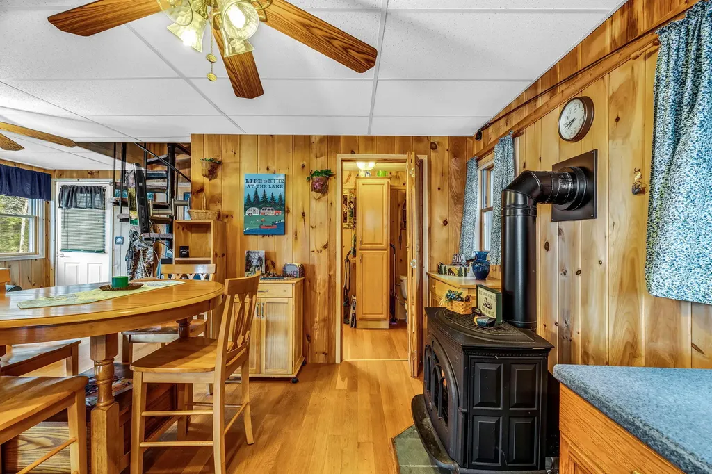 12 Paradise Cove Clifton ME 04428