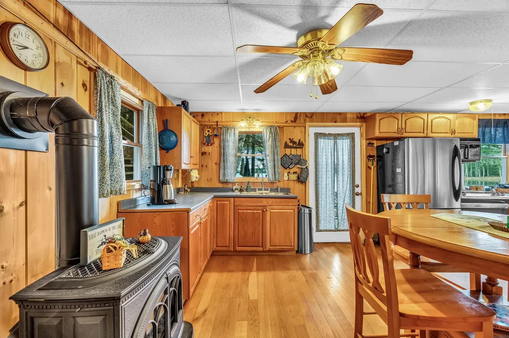 12 Paradise Cove Clifton ME 04428