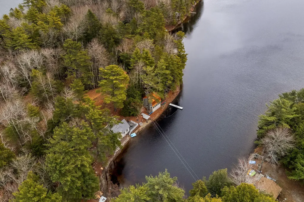 12 Paradise Cove Clifton ME 04428