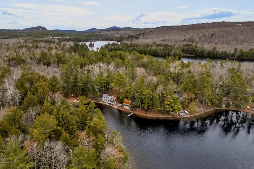 12 Paradise Cove Clifton ME 04428