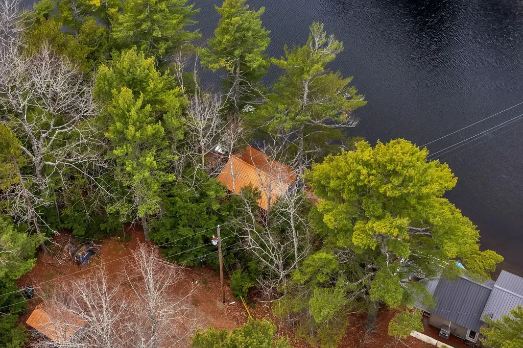 12 Paradise Cove Clifton ME 04428