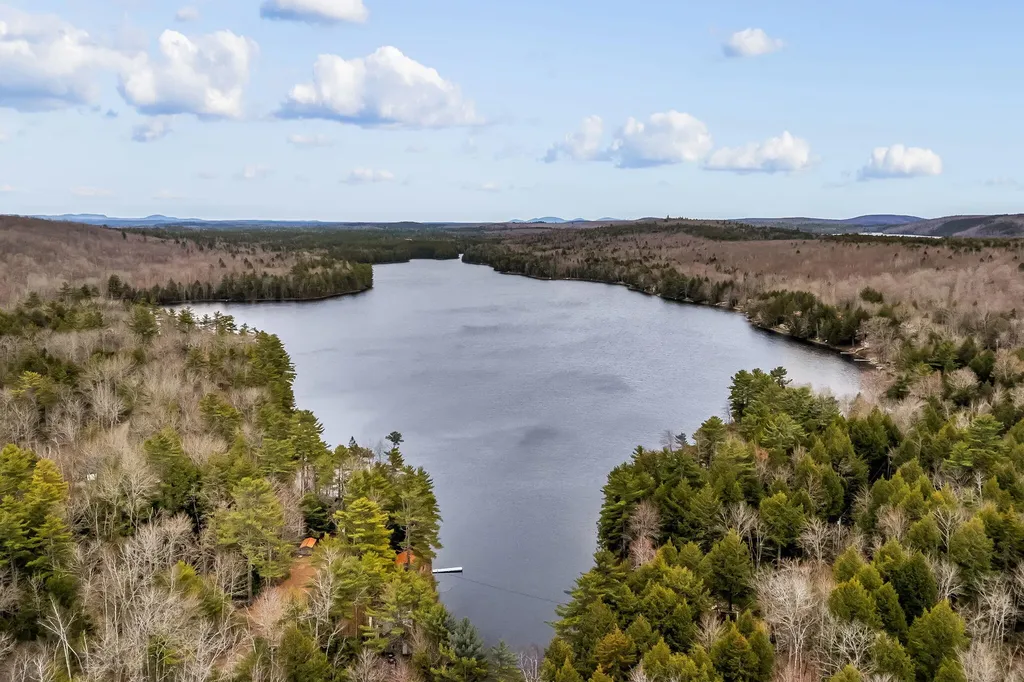 12 Paradise Cove Clifton ME 04428