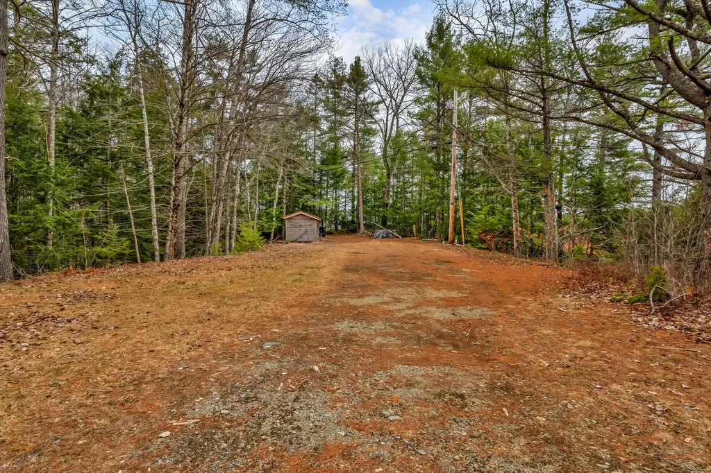 12 Paradise Cove Clifton ME 04428