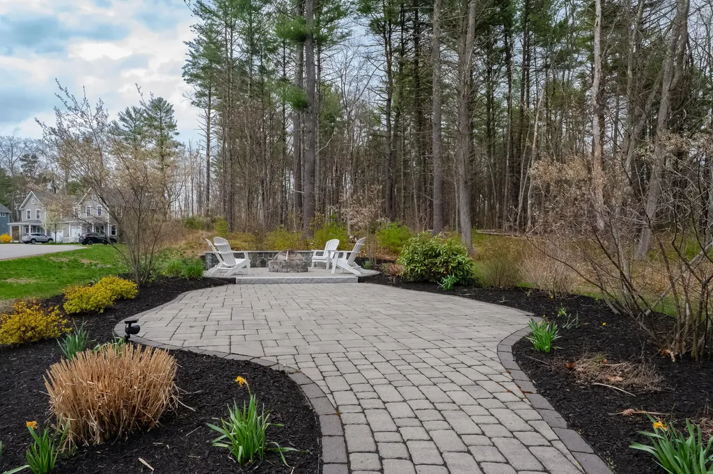 10 Webhannet Place Kennebunk ME 04043